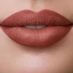 LONG LASTING LIQUID LIPSTICK