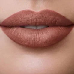 LONG LASTING LIQUID LIPSTICK